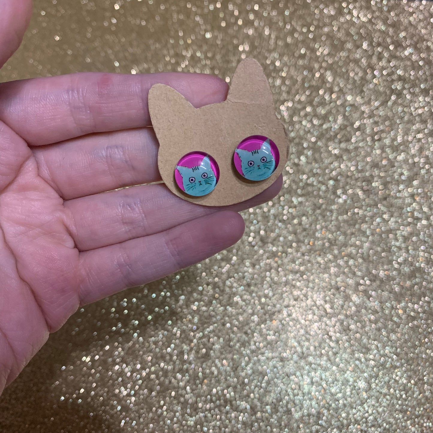 Two tone cat studs