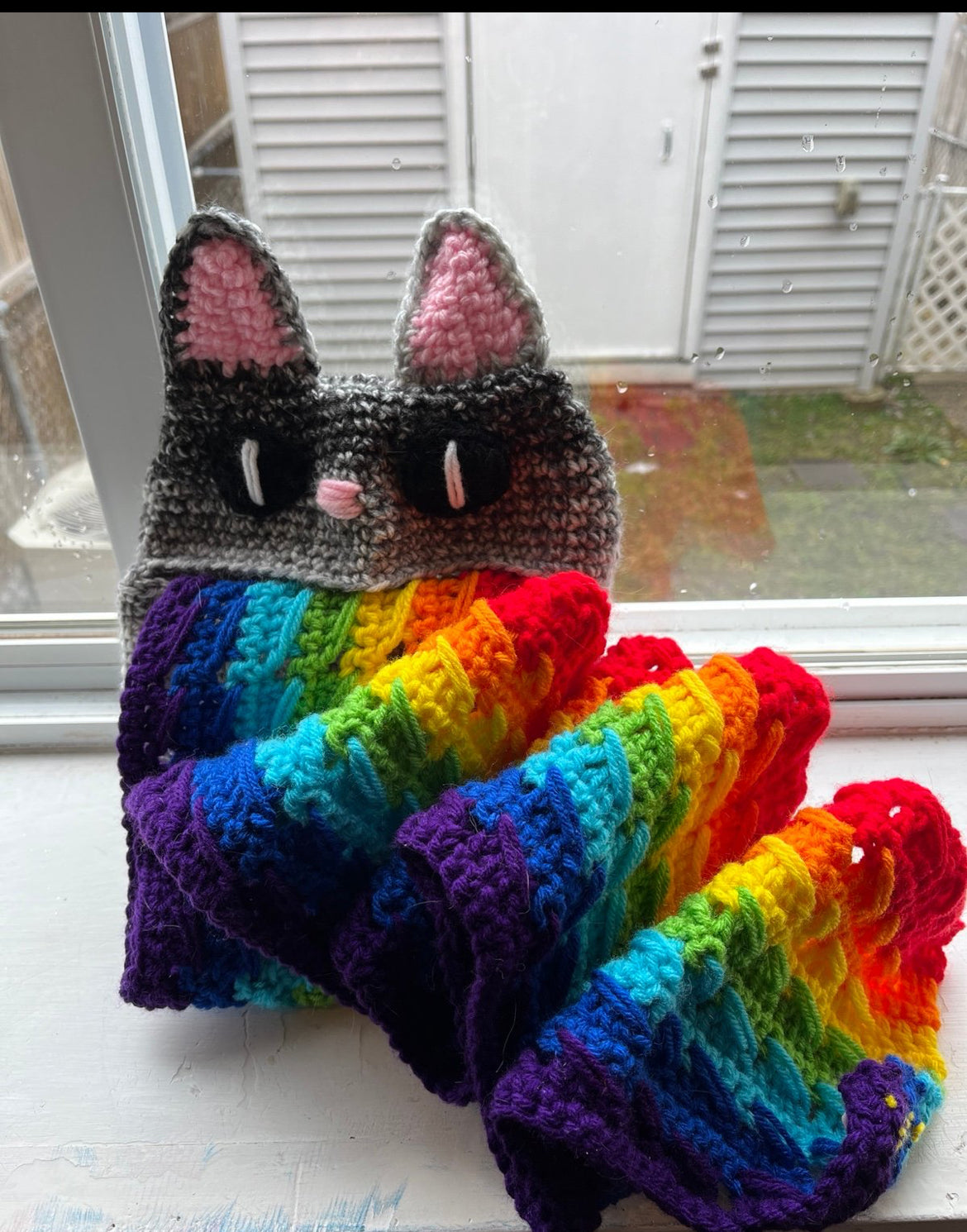 Variegated, gray puking, cat scarf