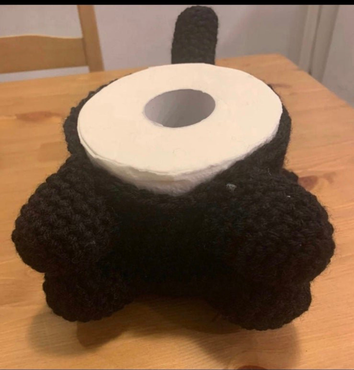 Black cat toilet paper holder