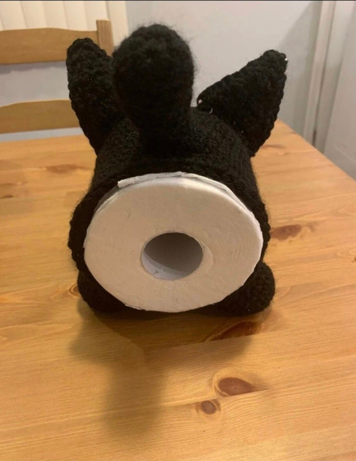 Black cat toilet paper holder